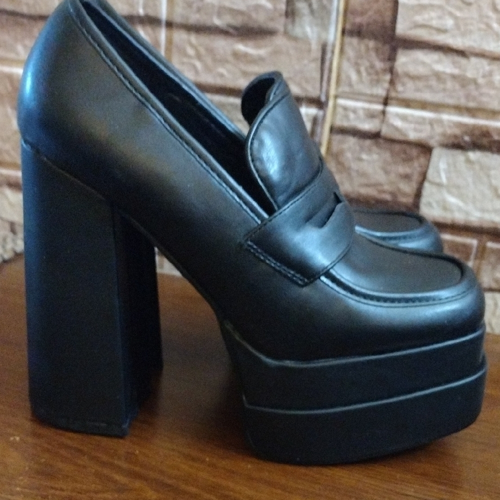 Shoe Dazzle Black Platform Loafer with Chunky Heel